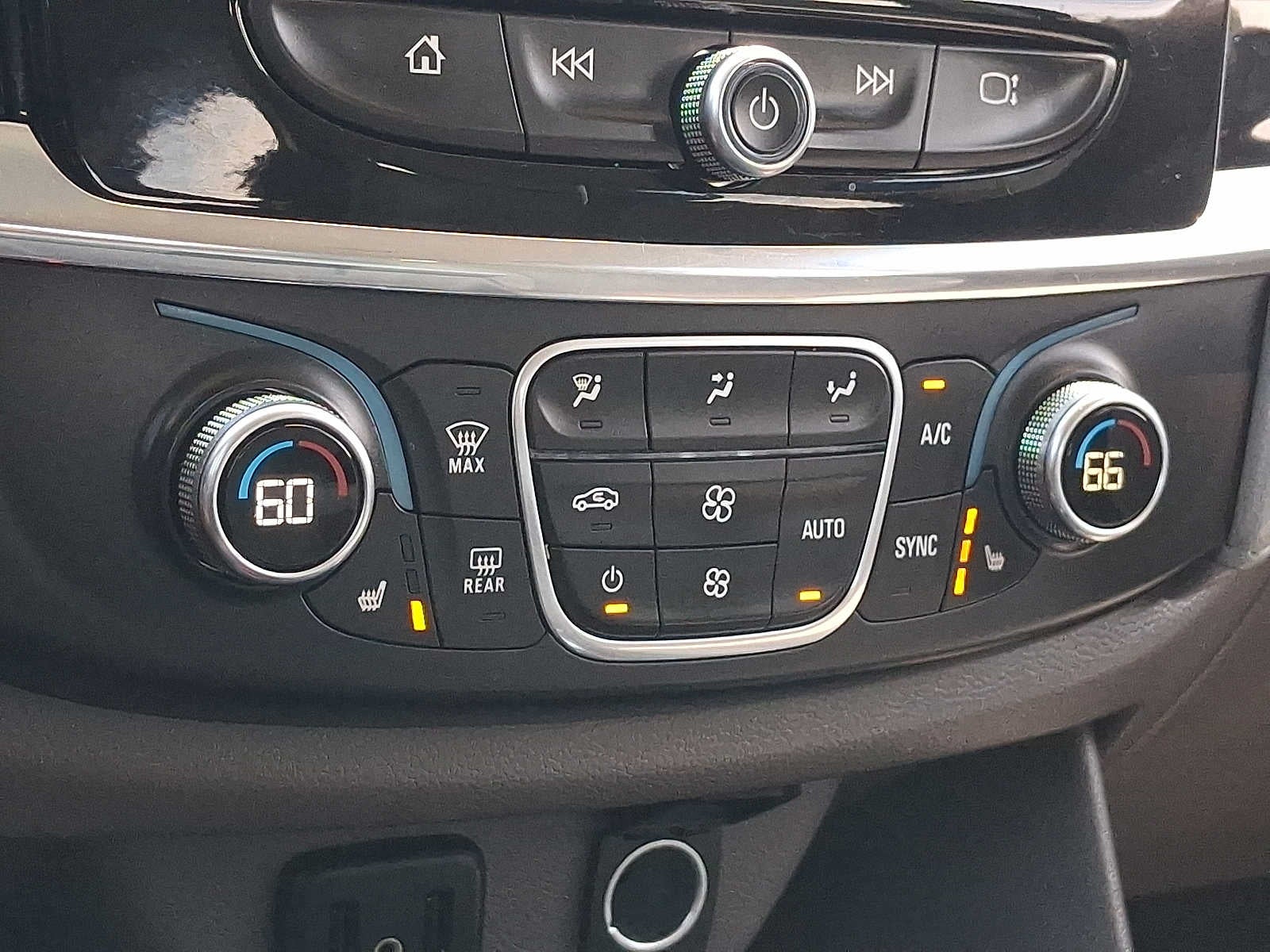 2018 Chevrolet Traverse LT Cloth