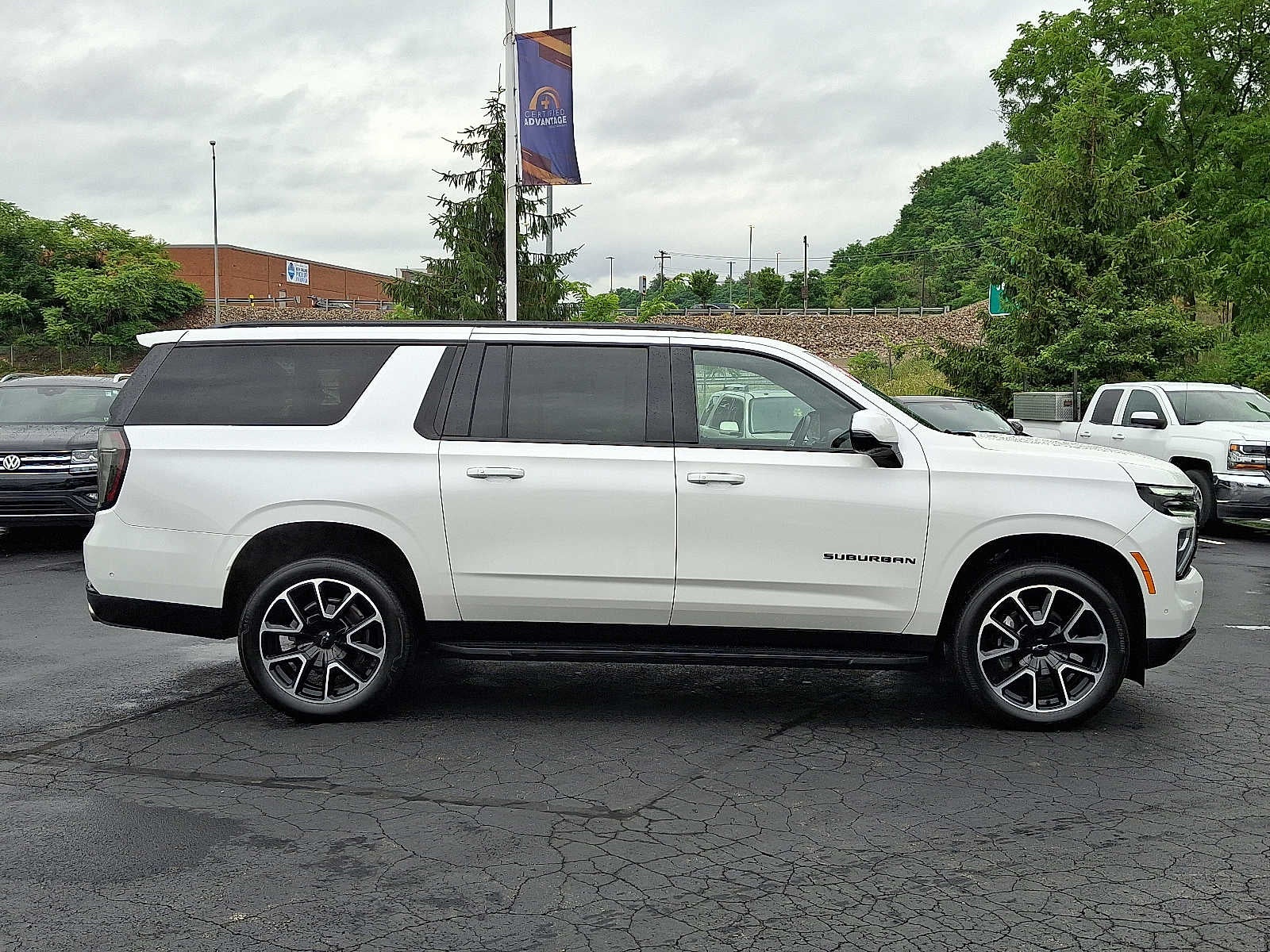 2025 Chevrolet Suburban RST