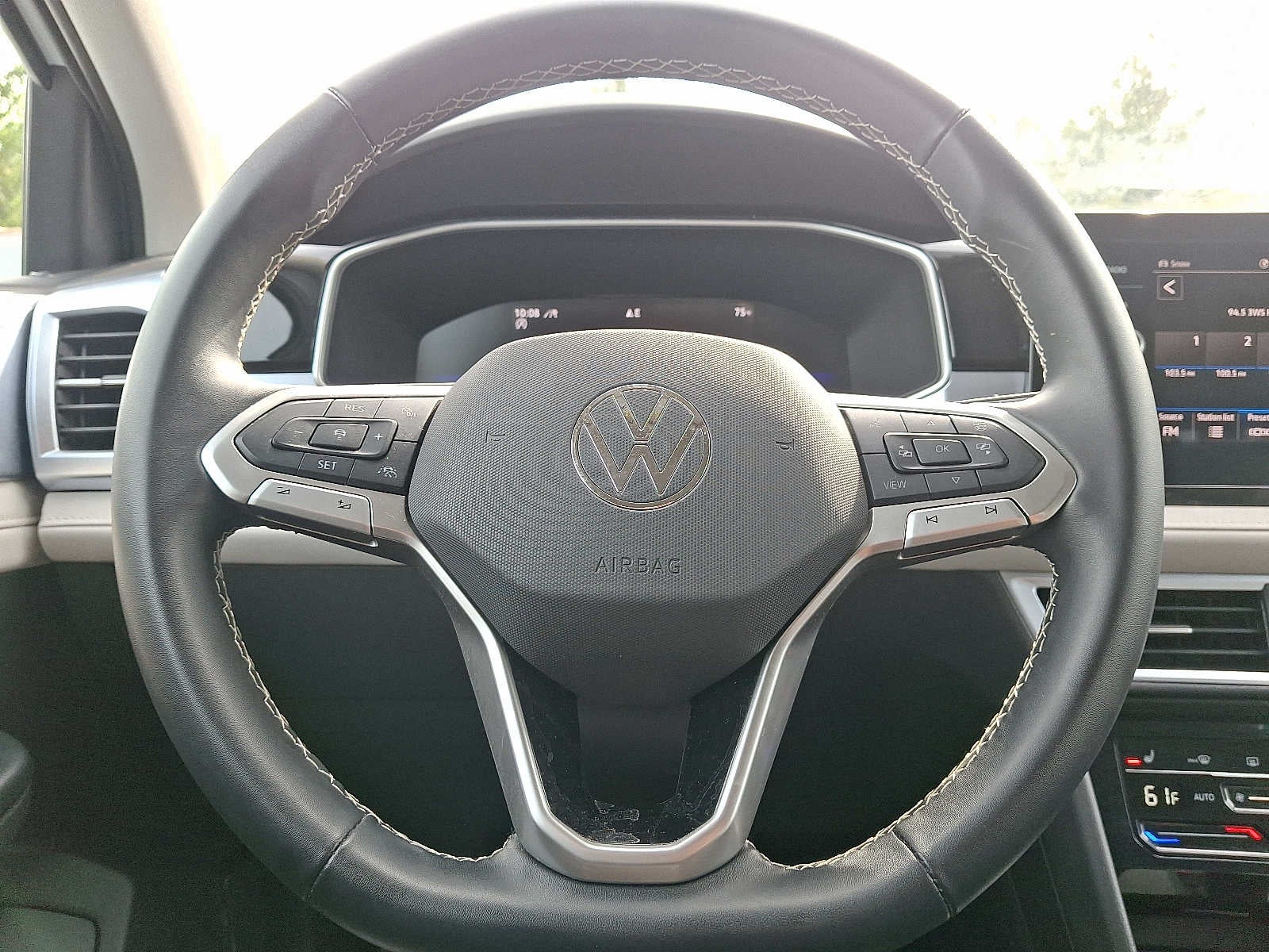 2025 Volkswagen Taos SE