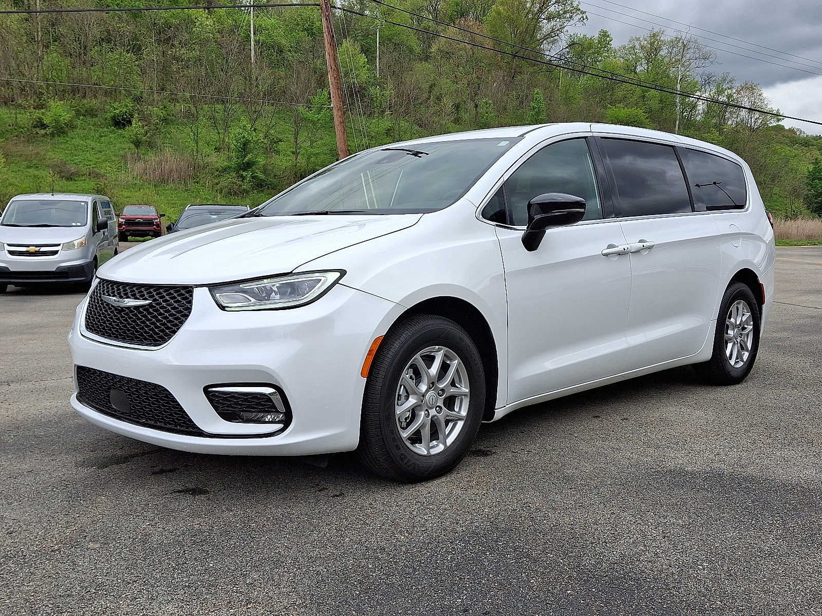 2026 Chrysler Pacifica Select