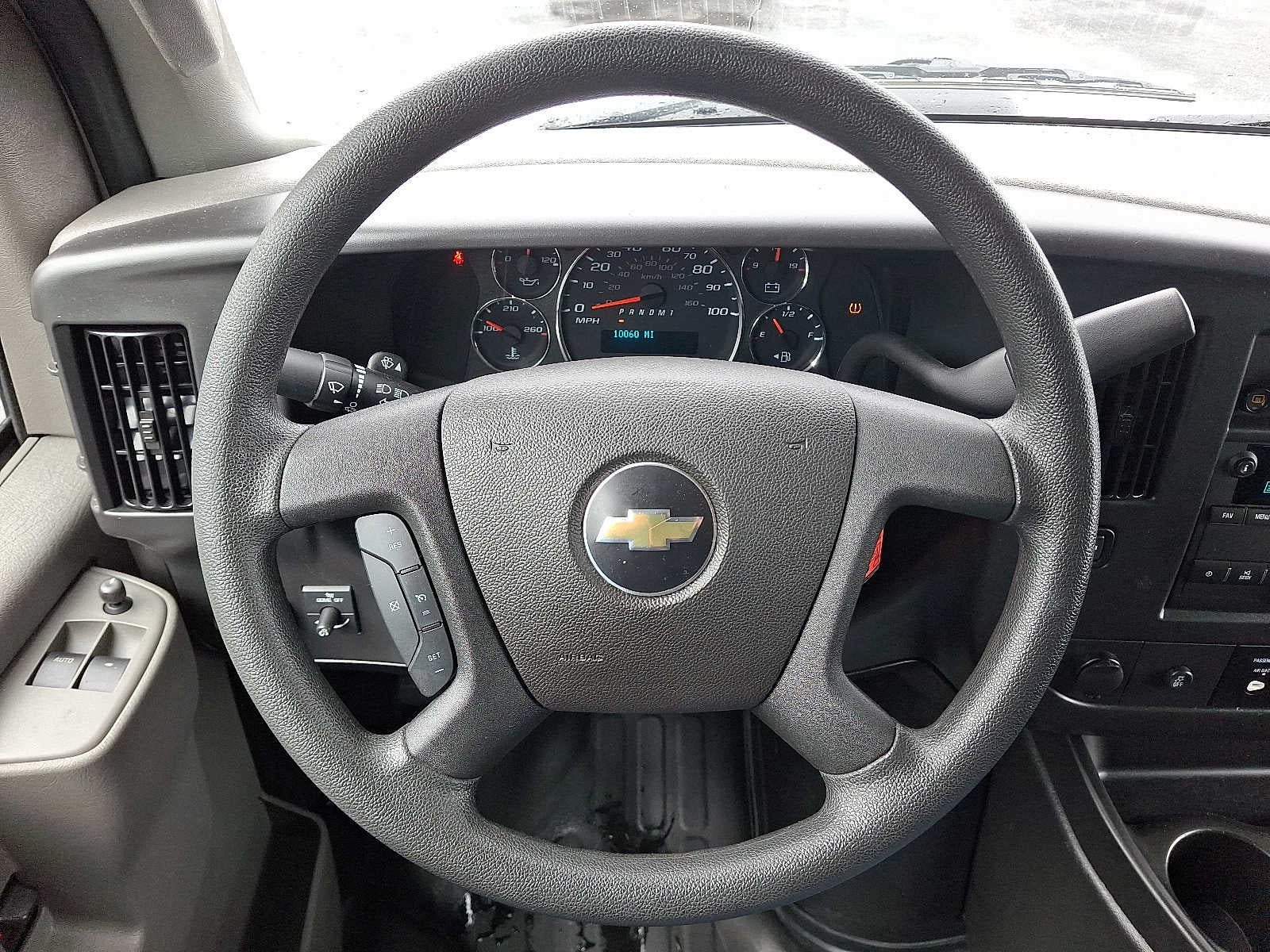 2025 Chevrolet Express Cargo WT