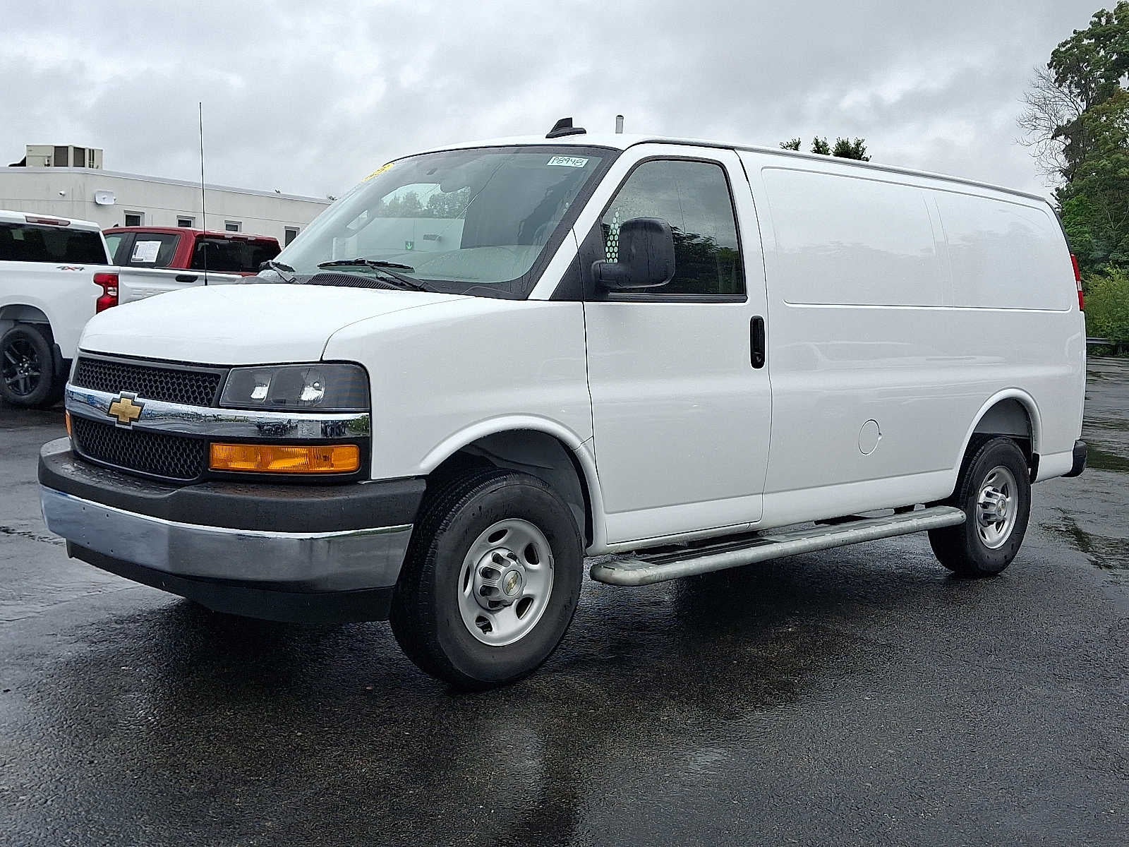 2025 Chevrolet Express Cargo WT