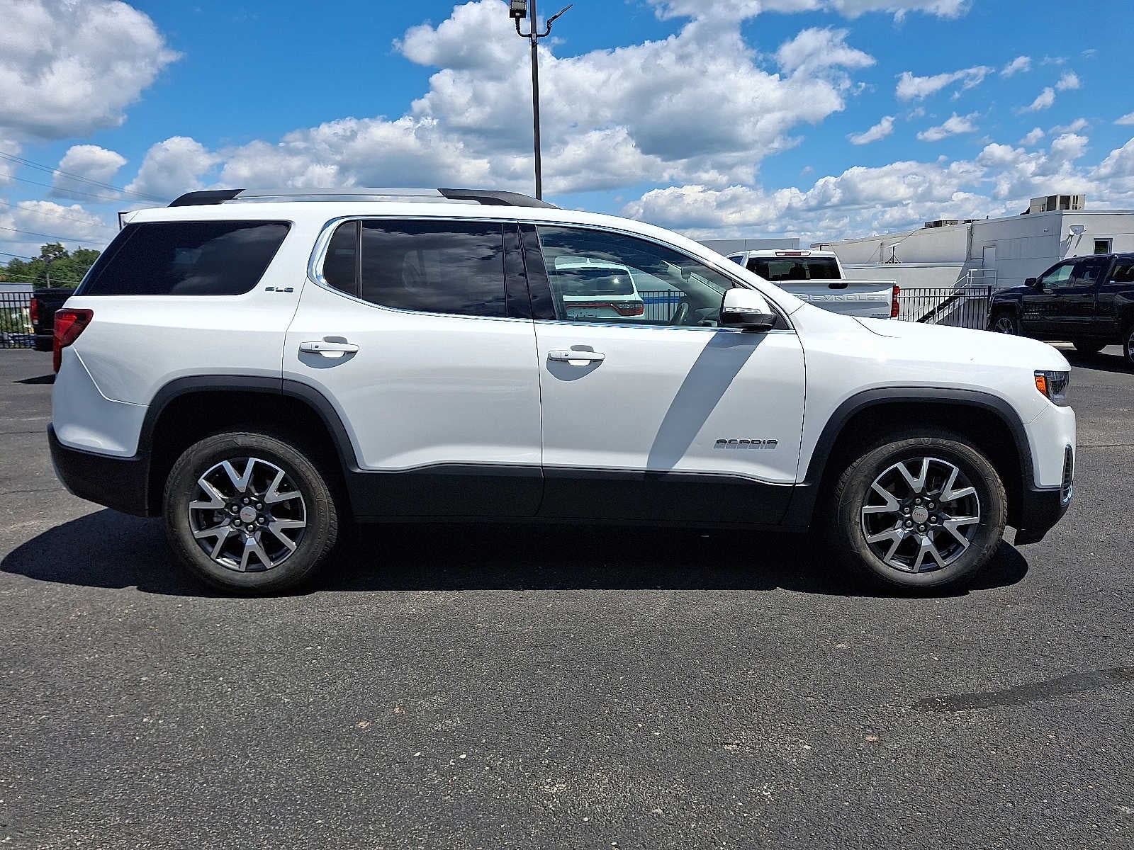 2023 GMC Acadia SLE